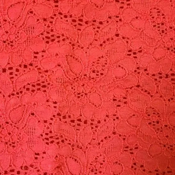 Express lace crop top - Picture 2 of 3